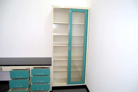 20′ Laboratory Cabinets w/ Desk Areas - Image 9